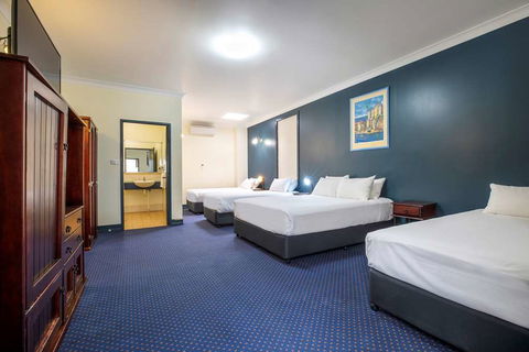 Atherton Hotel - Holiday Cairns 7