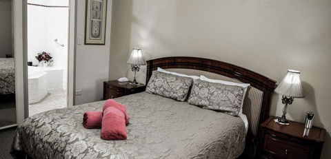 Cotswold Gardens - Holiday Cairns 8