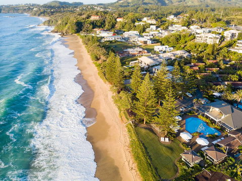 Nautilus Beachfront Villas & Spa - Holiday Cairns 0