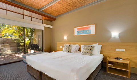 Nautilus Beachfront Villas & Spa - Holiday Cairns 1