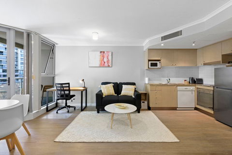 Astra Apartments Chatswood - Holiday Cairns 7