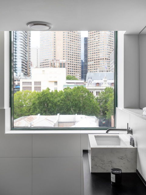 Lancemore Crossley St Melbourne - Holiday Cairns 9