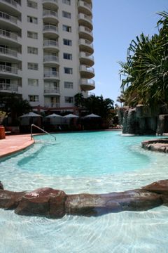 Alpha Sovereign Hotel Gold Coast - Holiday Cairns 3