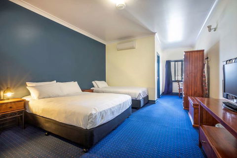 Atherton Hotel - Holiday Cairns 8