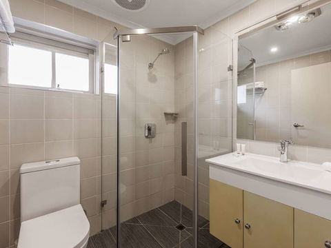 Quality Hotel Melbourne Airport - Holiday Cairns 12