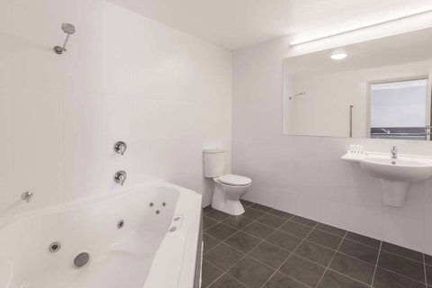 Travelodge Hobart Airport - Holiday Cairns 9
