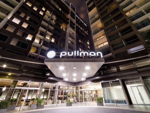 Pullman Adelaide - Holiday Cairns 0