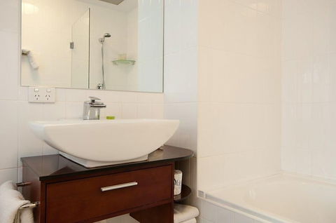 Adabco Boutique Hotel - Holiday Cairns 6