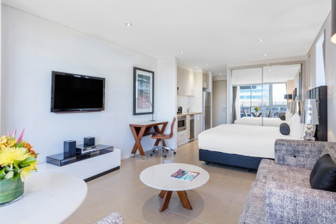 Meriton Suites Broadbeach - Holiday Cairns 0