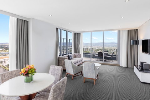 Meriton Suites Broadbeach - Holiday Cairns 5