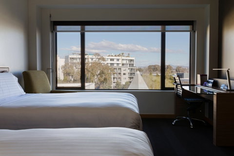 Crowne Plaza Canberra - Holiday Cairns 4