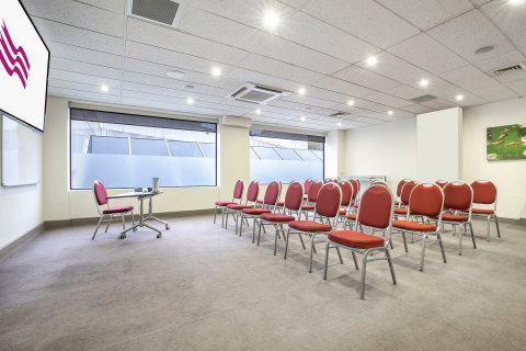 Crowne Plaza Canberra - Holiday Cairns 9