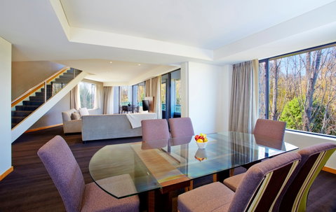Crowne Plaza Canberra - Holiday Cairns 13
