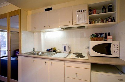 Capital Executive Apt Hotel Canberra - Holiday Cairns 9