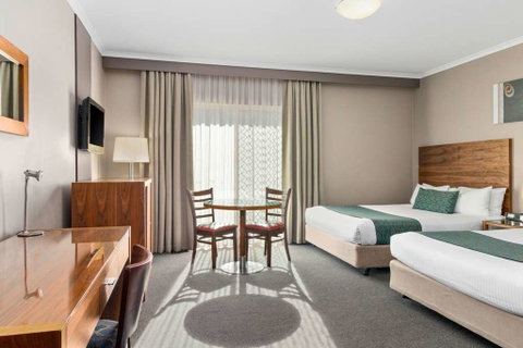 Quality Hotel Dickson - Holiday Cairns 1