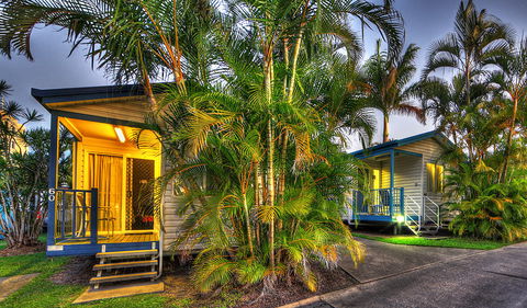 Alex Beach Cabins & Tourist Park - Holiday Cairns 0