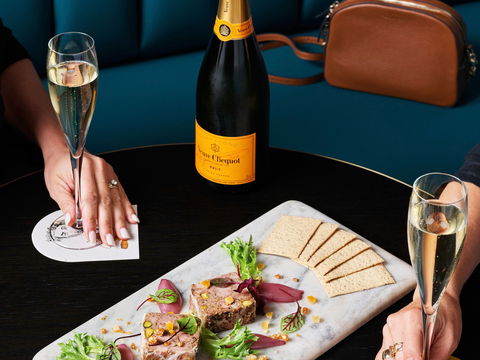 Swissotel Sydney - Holiday Cairns 13