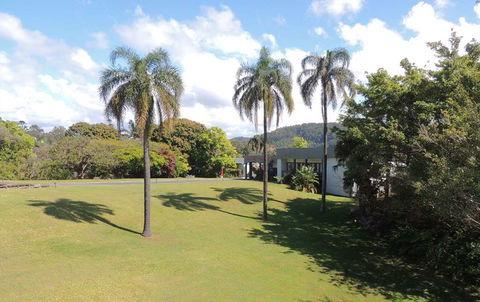 Comfort Inn Premier Coffs Harbour - Holiday Cairns 0
