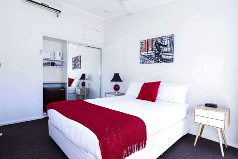 Comfort Inn Premier Coffs Harbour - Holiday Cairns 1