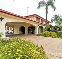 Narrandera Club Motor Inn - Holiday Cairns