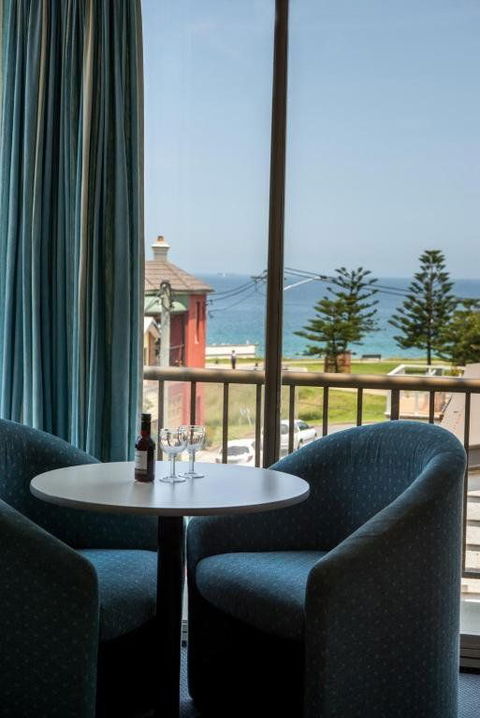 Alloggio Newcastle Beach Hotel - Holiday Cairns 1