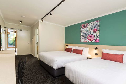 NIghtcap At Balaclava Hotel - Holiday Cairns 2