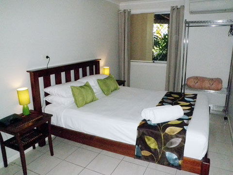 Airlie Apartments - Holiday Cairns 0