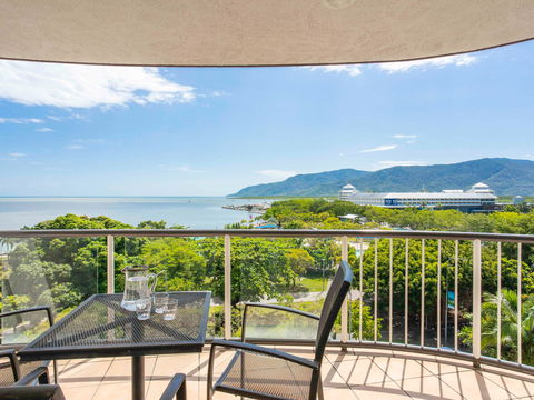 BreakFree Royal Harbour Hotel - Holiday Cairns 0