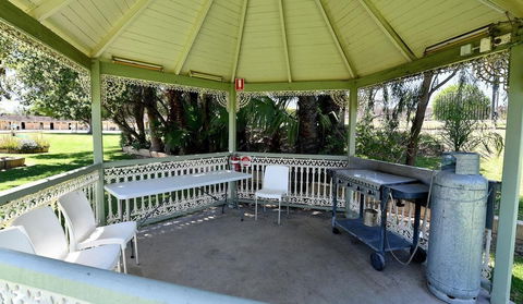 Burke & Wills Motor Inn - Holiday Cairns 1