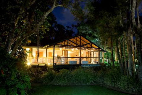 BreakFree Aanuka Beach Resort - Holiday Cairns 0