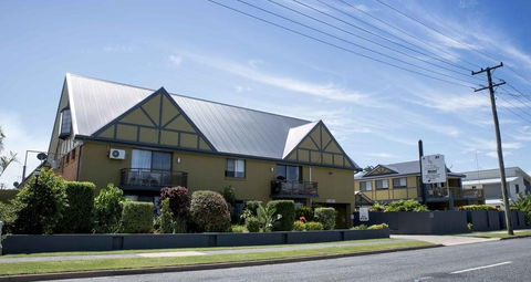 Coastal Bay Motel - Holiday Cairns 0
