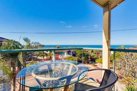 Aqualuna Beach Resort - Holiday Cairns 0