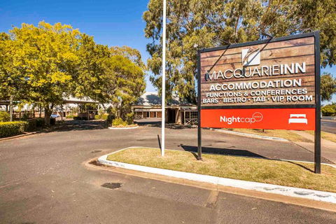 Macquarie Inn - Holiday Cairns 0