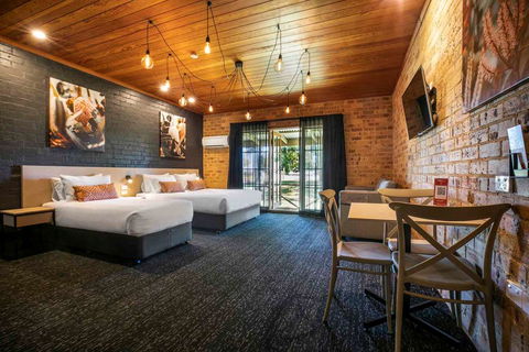 Macquarie Inn - Holiday Cairns 1