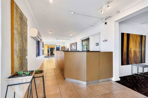 Comfort Inn Manhattan - Holiday Cairns 2