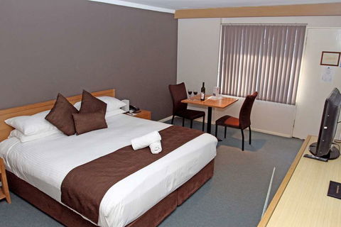 Hospitality Esperance, SureStay by BW - Holiday Cairns 1