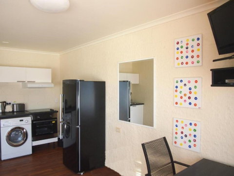 Siesta Central Apartments - Holiday Cairns 2