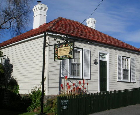 Alice's Cottages - Holiday Cairns 0