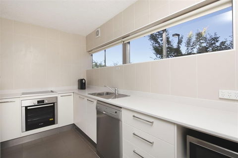 Forrest Hotel & Apartments - Holiday Cairns 1