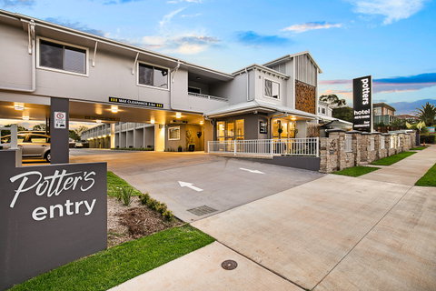 Potter's Boutique Hotel - Holiday Cairns 1