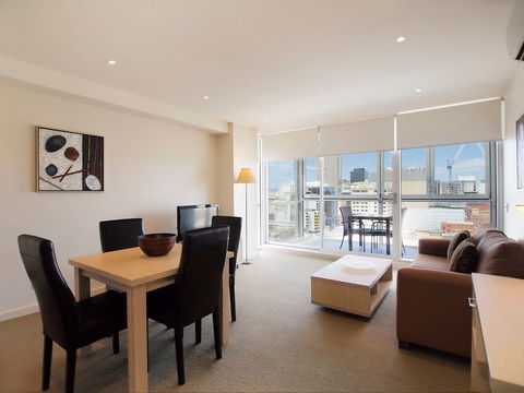 IStay Precinct - Holiday Cairns 2