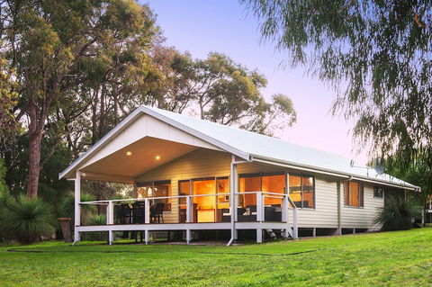 Acacia Chalets Margaret River - Holiday Cairns 0