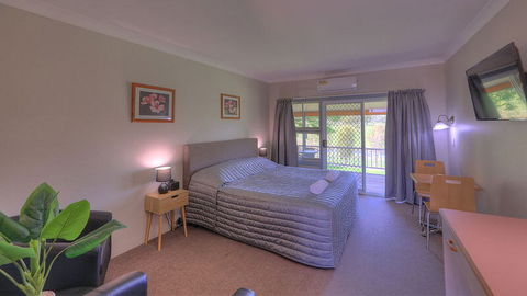 Jacaranda Motor Lodge - Holiday Cairns 1