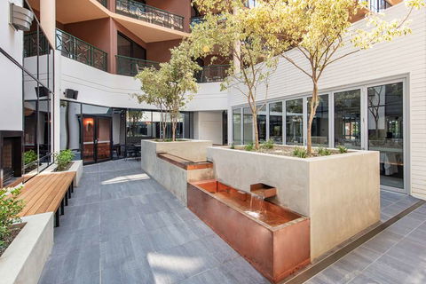 Amora Hotel Riverwalk Melbourne - Holiday Cairns 2