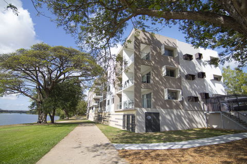 Itara & Jacana Apartments - Holiday Cairns 1