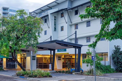 The Palmer Collective - Holiday Cairns 0