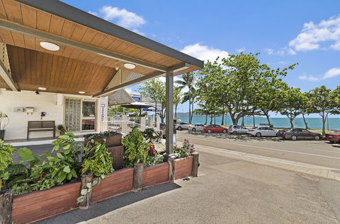 Beach House Motel - Holiday Cairns 0