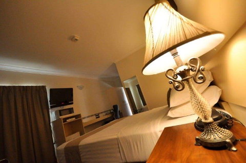 Emerald Maraboon Motor Inn - Holiday Cairns 4