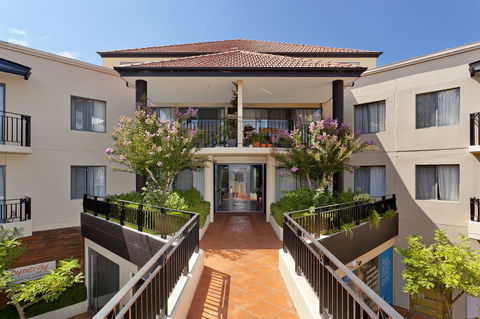 Astra Apartments The Griffin - Holiday Cairns 2