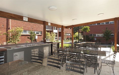 Forrest Hotel & Apartments - Holiday Cairns 8